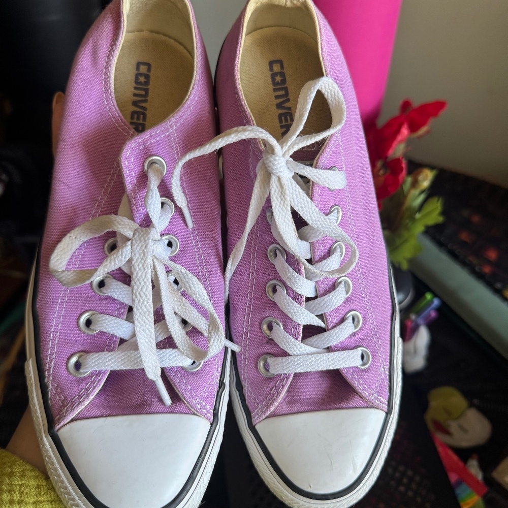 PRETTY ORCHID SNEAKS.